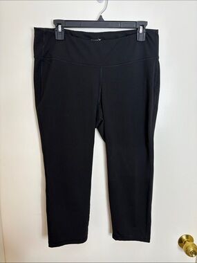 Old Navy Black Mid-Rise Active Capri Leggings